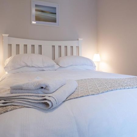Contemporary One Bedroom Apartment Close To All Amenities In Conservation Area 테인 외부 사진
