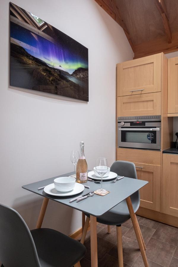 Contemporary One Bedroom Apartment Close To All Amenities In Conservation Area 테인 외부 사진