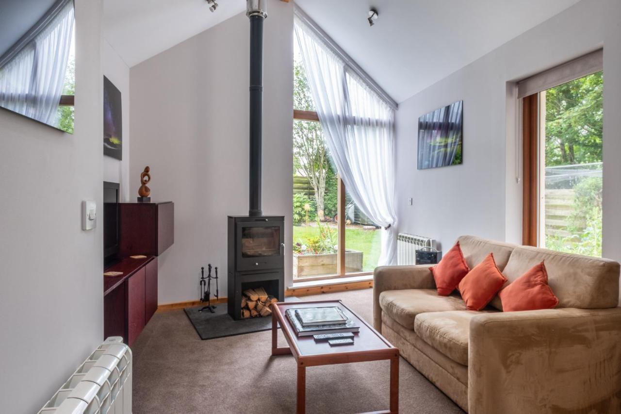Contemporary One Bedroom Apartment Close To All Amenities In Conservation Area 테인 외부 사진